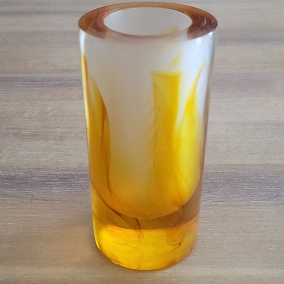Amber Vase made of resin and fiberglass - Picture 3 of 11